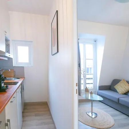 Heavenly & Cozy Parisian Flat - Place Voltaire Appartamento Parigi